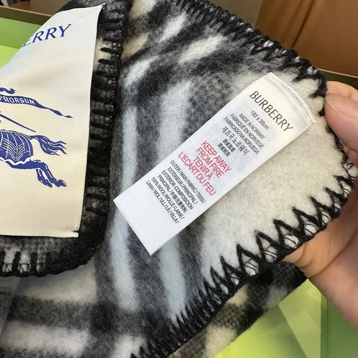 スーパーコピー バーバリー ス マフラー