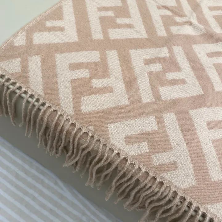 スーパーコピー フェンディ マフラー