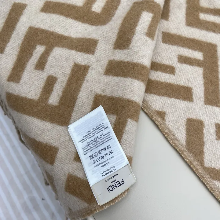 スーパーコピー フェンディ マフラー