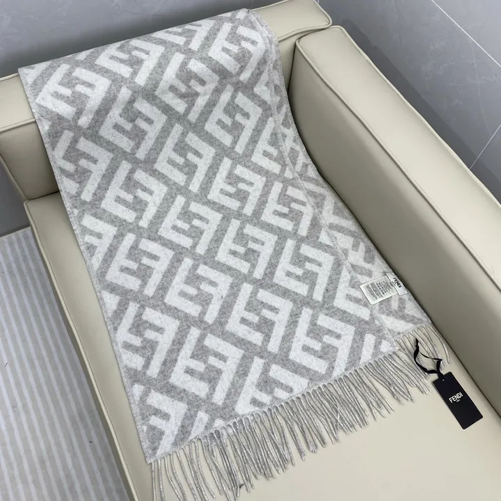 スーパーコピー フェンディ マフラー