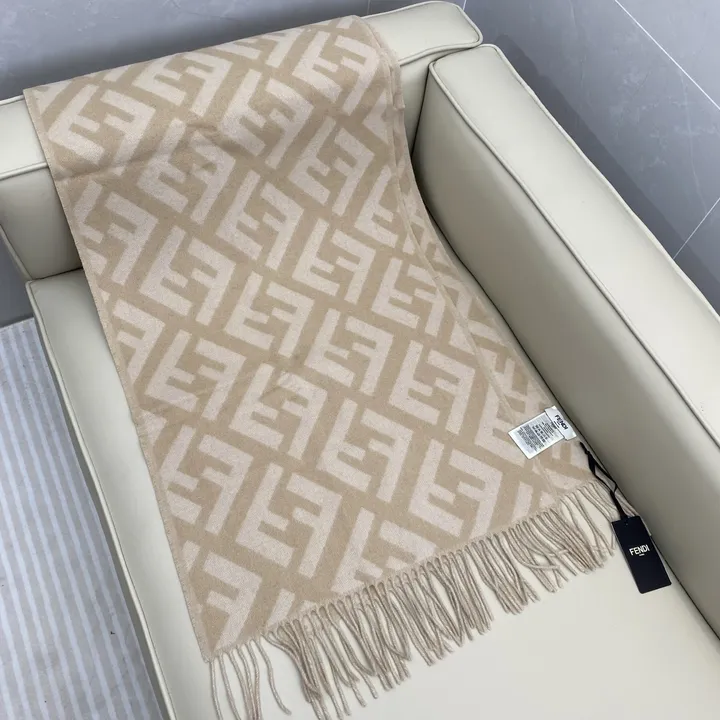 スーパーコピー フェンディ マフラー