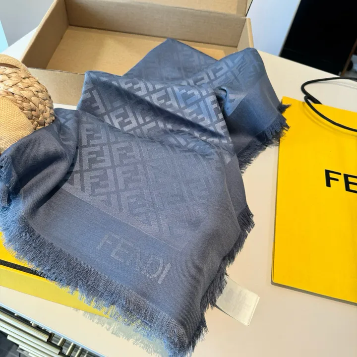 スーパーコピー フェンディ マフラー