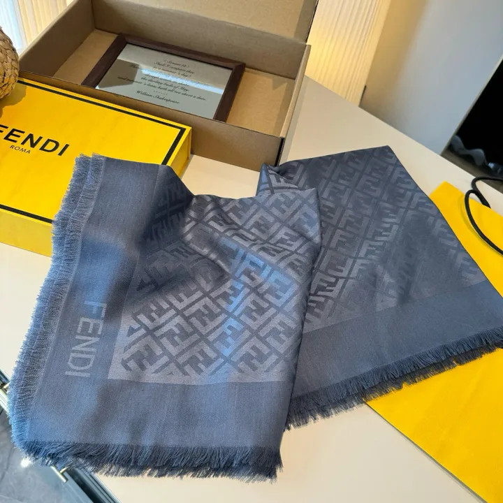 スーパーコピー フェンディ マフラー