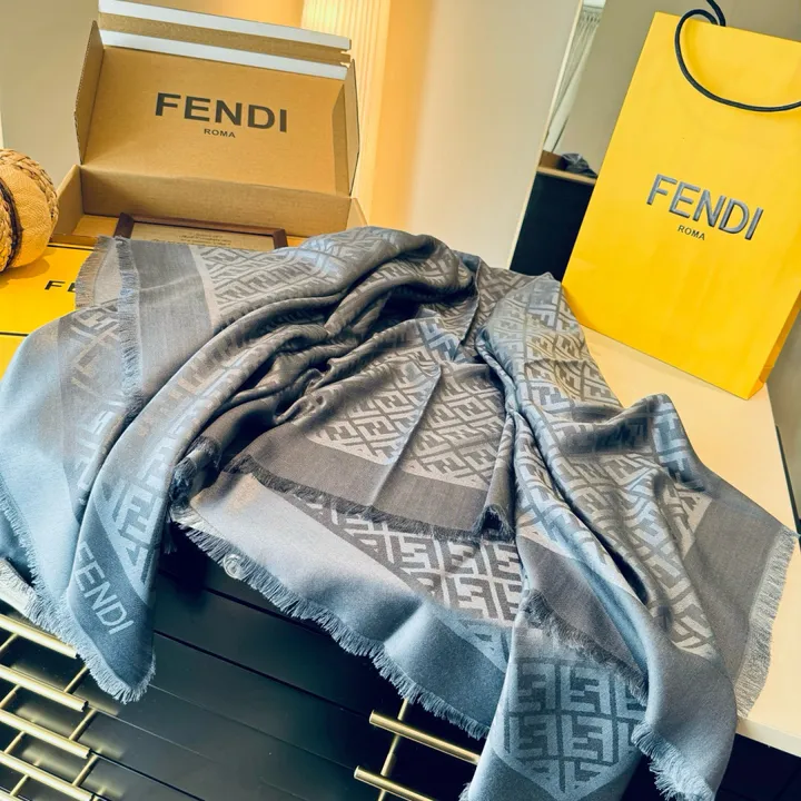 スーパーコピー フェンディ マフラー