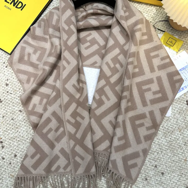 スーパーコピー フェンディ マフラー