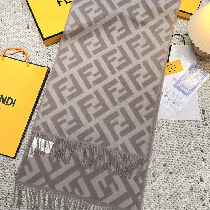 スーパーコピー フェンディ マフラー