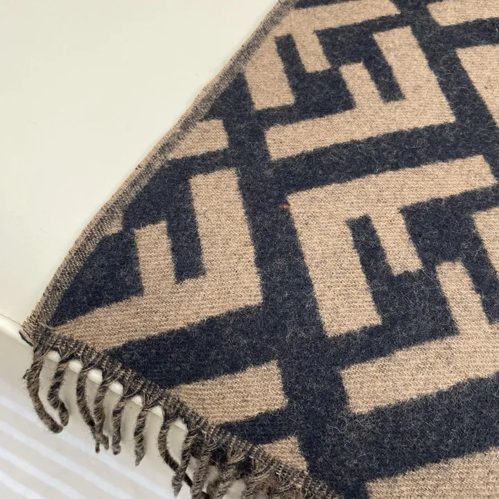 スーパーコピー フェンディ マフラー