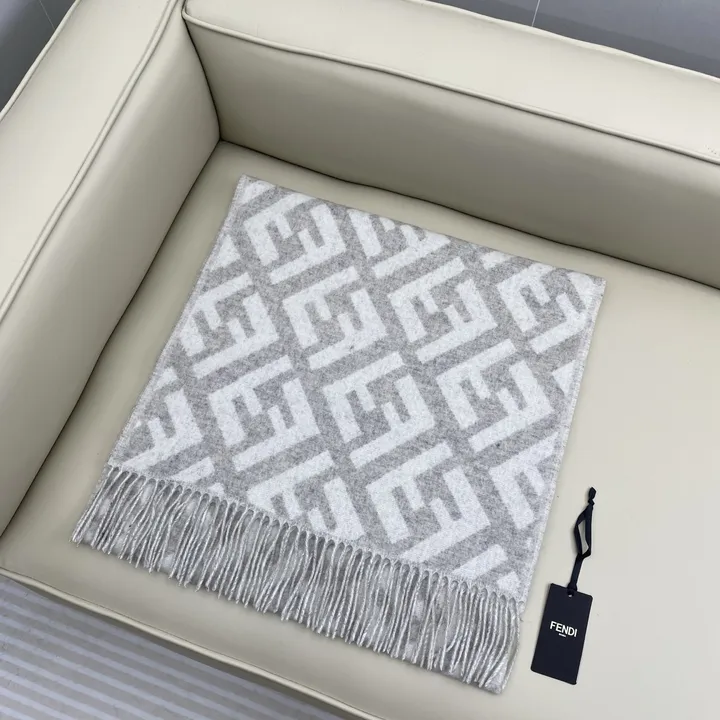 スーパーコピー フェンディ マフラー