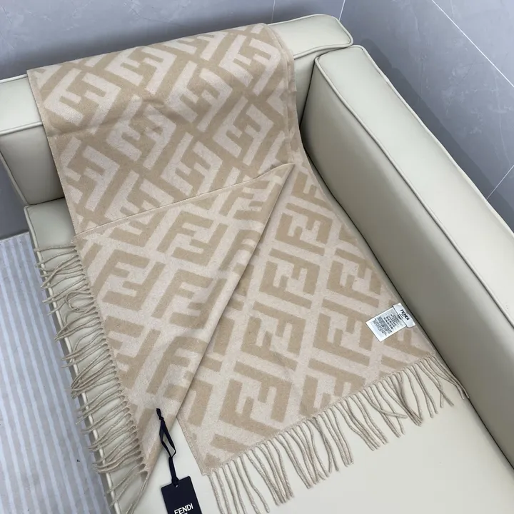 スーパーコピー フェンディ マフラー