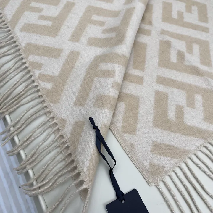 スーパーコピー フェンディ マフラー