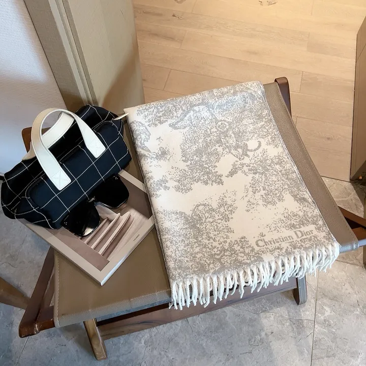 スーパーコピー ディオール マフラー