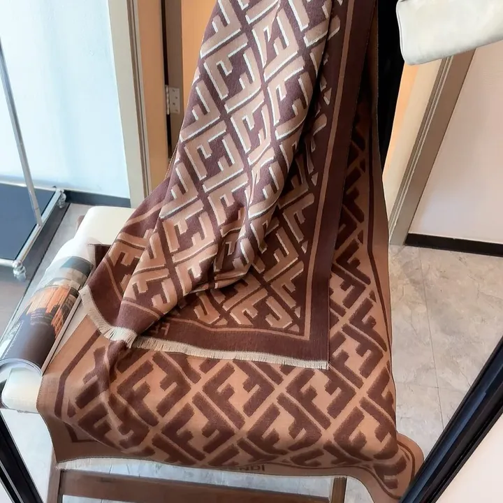 スーパーコピー フェンディ マフラー