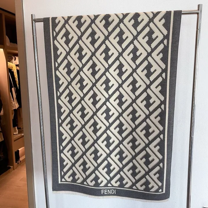 スーパーコピー フェンディ マフラー