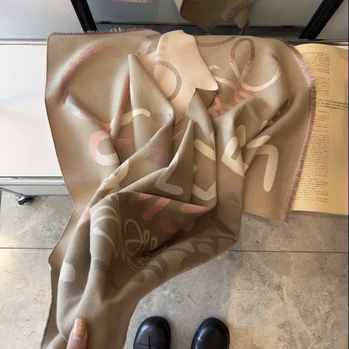 スーパーコピー ロエベ マフラー