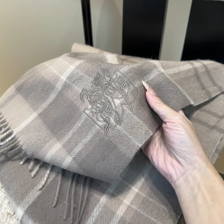 スーパーコピー バーバリー ス マフラー