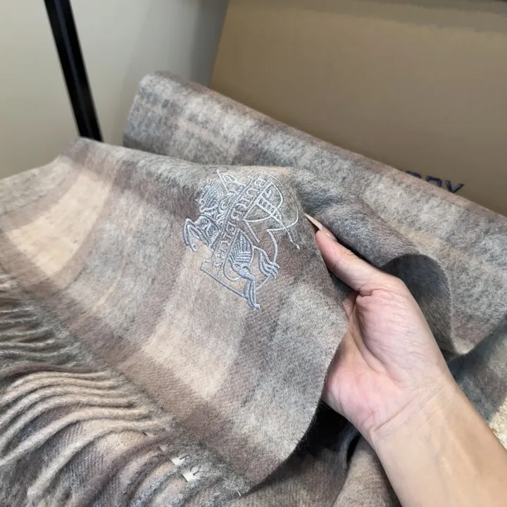 スーパーコピー バーバリー ス マフラー