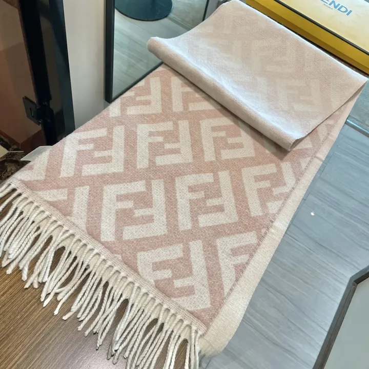 スーパーコピー フェンディ マフラー