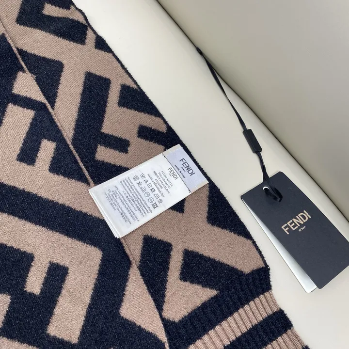 スーパーコピー フェンディ マフラー