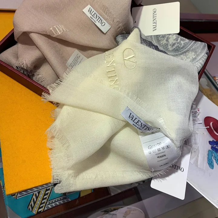 スーパーコピー ヴァレンティノ マフラー