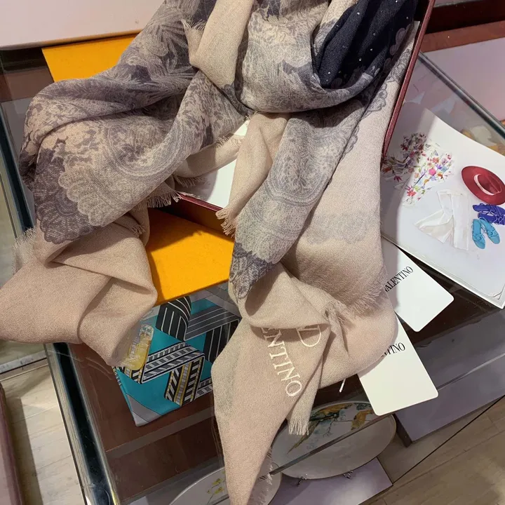 スーパーコピー ヴァレンティノ マフラー