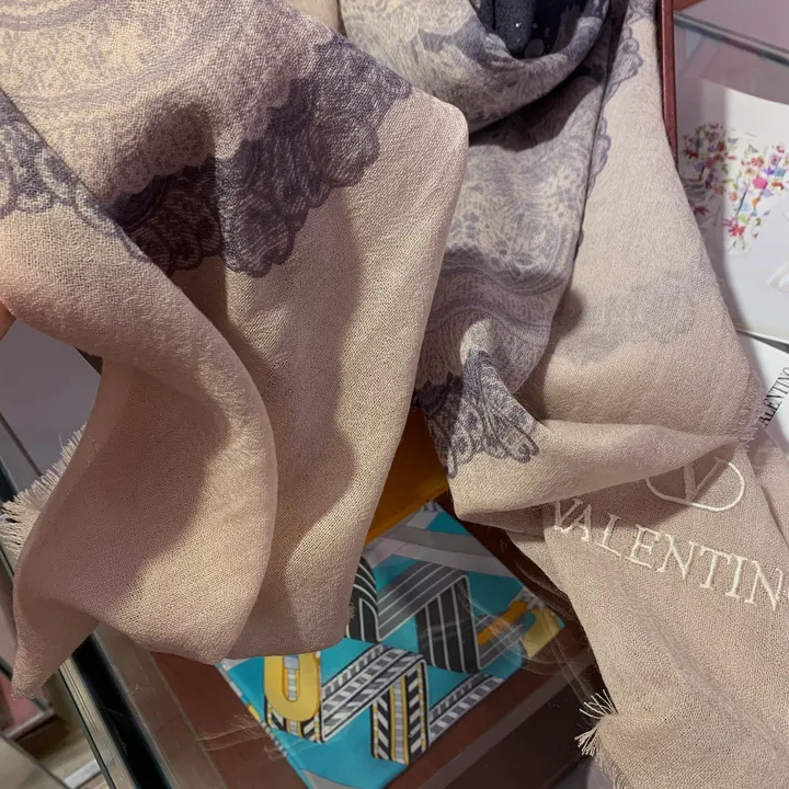 スーパーコピー ヴァレンティノ マフラー