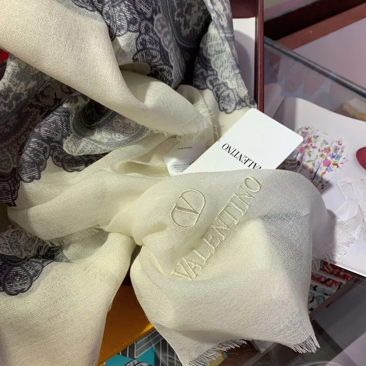 スーパーコピー ヴァレンティノ マフラー