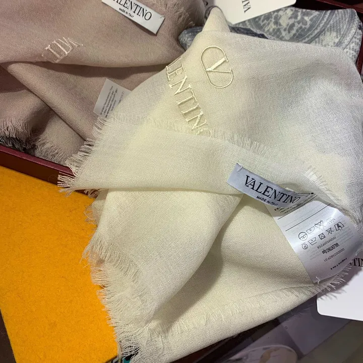 スーパーコピー ヴァレンティノ マフラー