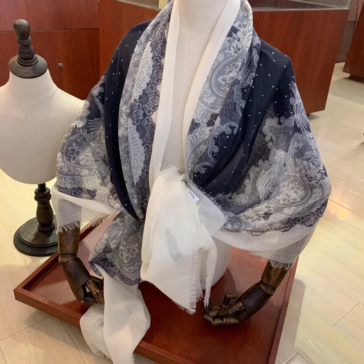 スーパーコピー ヴァレンティノ マフラー