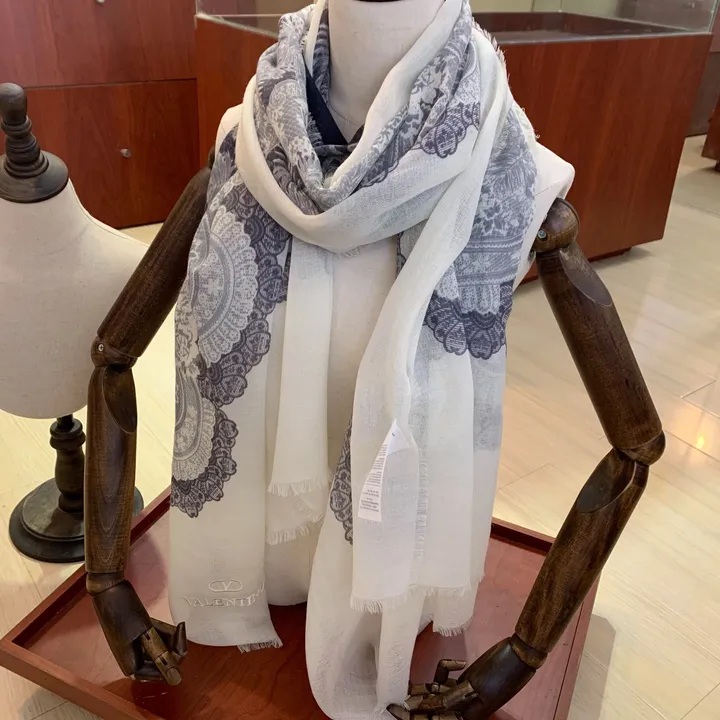 スーパーコピー ヴァレンティノ マフラー