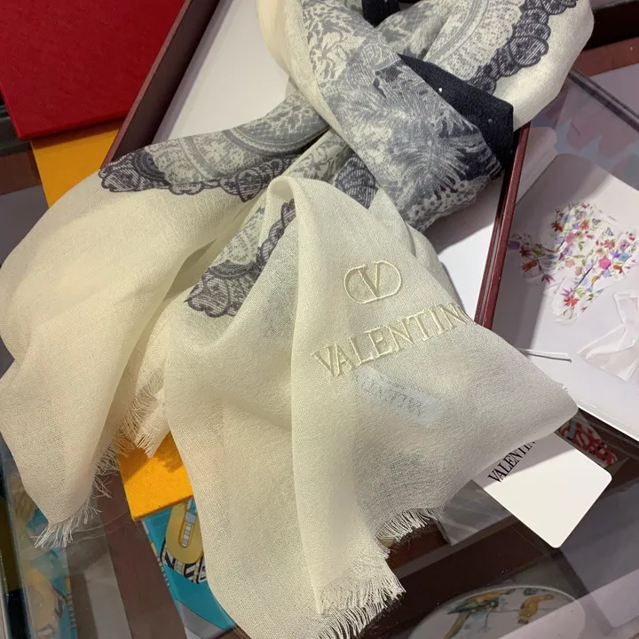 スーパーコピー ヴァレンティノ マフラー