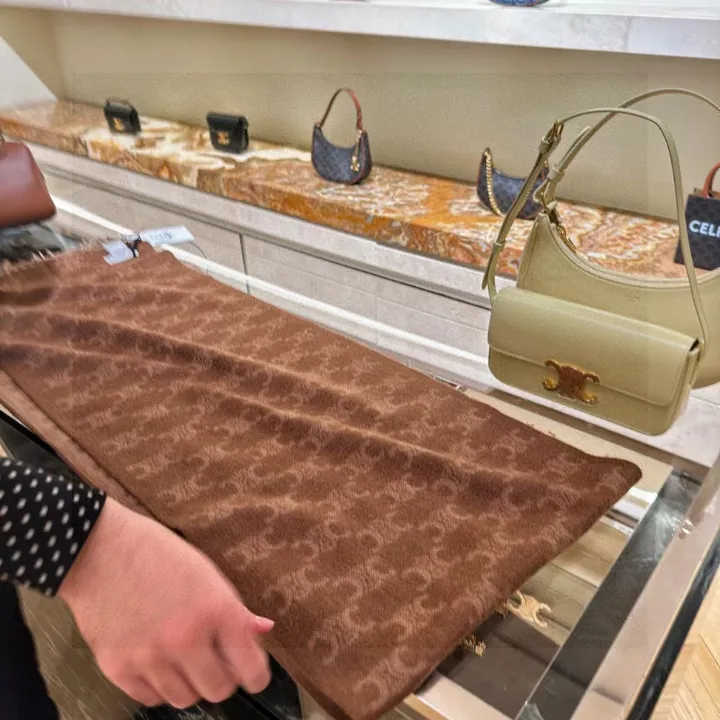 スーパーコピー セリーヌ マフラー