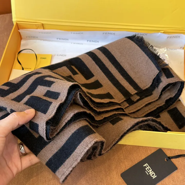 スーパーコピー フェンディ マフラー