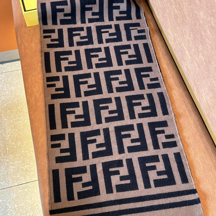 スーパーコピー フェンディ マフラー