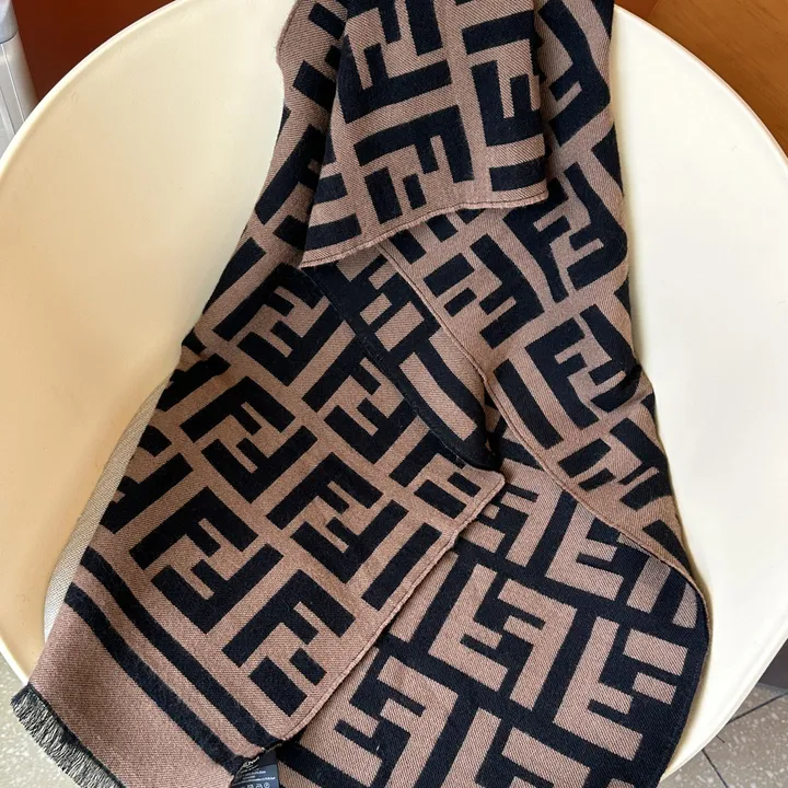 スーパーコピー フェンディ マフラー