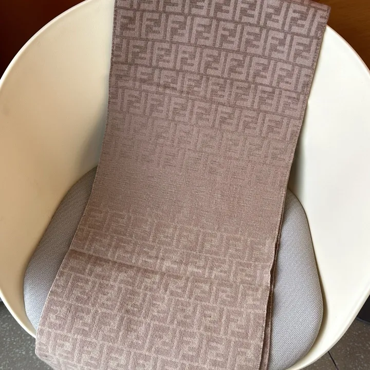 スーパーコピー フェンディ マフラー