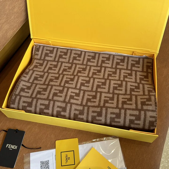 スーパーコピー フェンディ マフラー