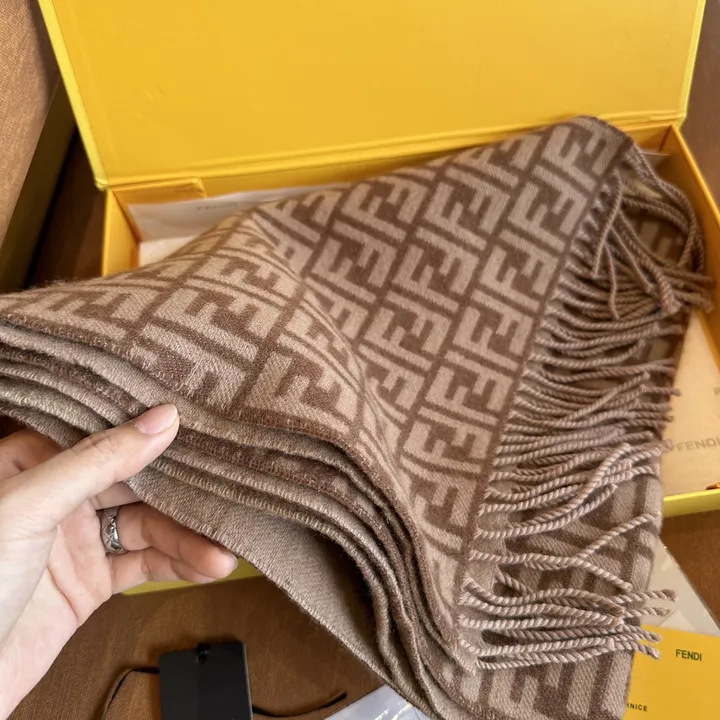 スーパーコピー フェンディ マフラー