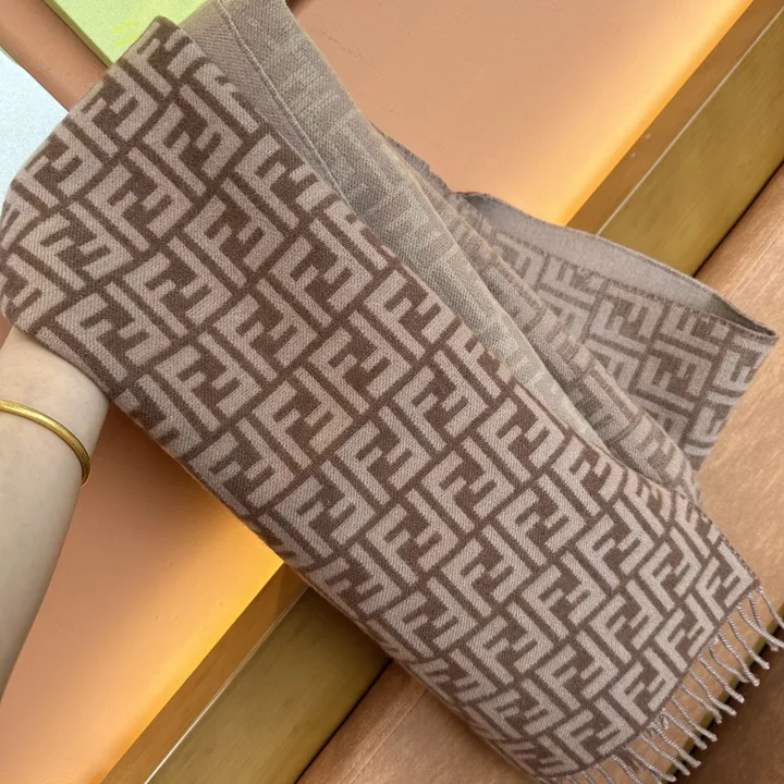 スーパーコピー フェンディ マフラー