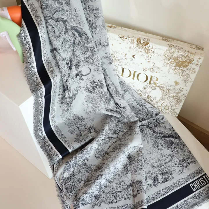 スーパーコピー ディオール マフラー