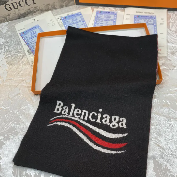 スーパーコピー バレンシアガ マフラー