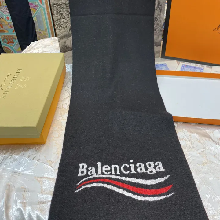 スーパーコピー バレンシアガ マフラー