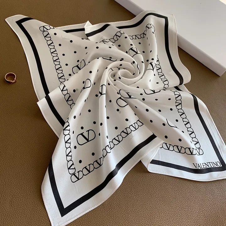 スーパーコピー ヴァレンティノ マフラー