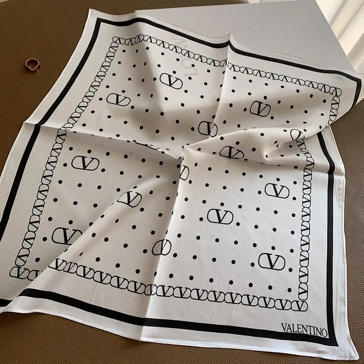 スーパーコピー ヴァレンティノ マフラー