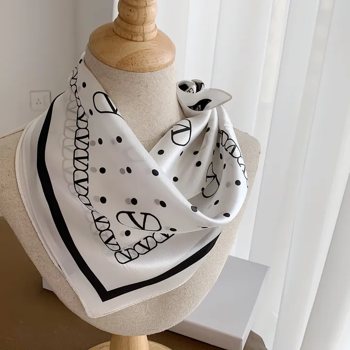 スーパーコピー ヴァレンティノ マフラー