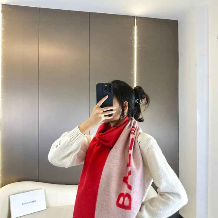 スーパーコピー バレンシアガ マフラー