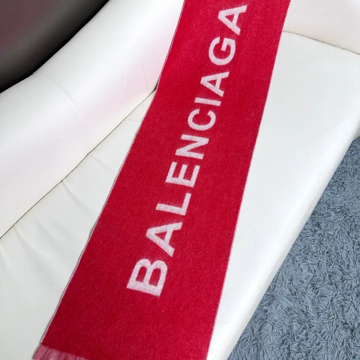 スーパーコピー バレンシアガ マフラー