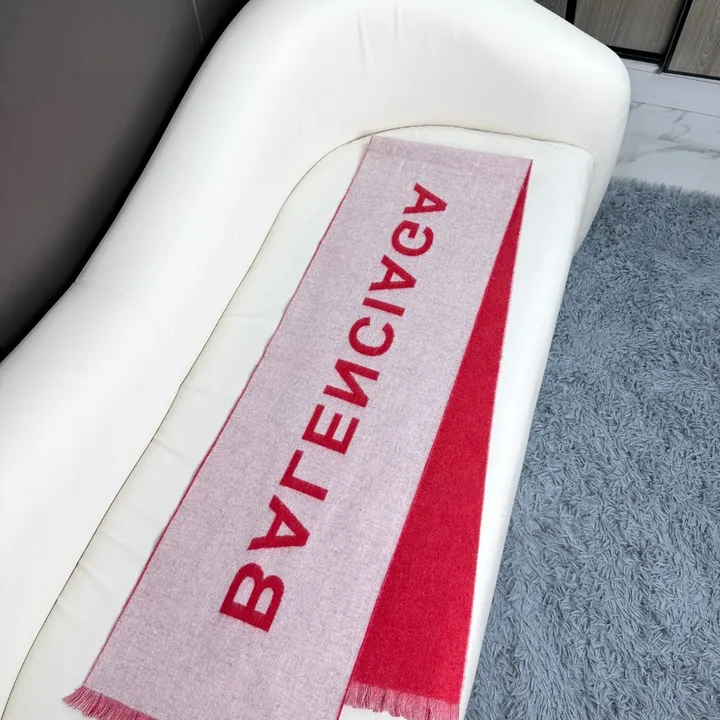 スーパーコピー バレンシアガ マフラー