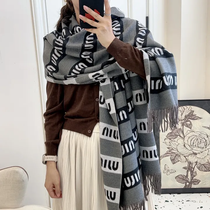 スーパーコピー ミュウミュウ マフラー