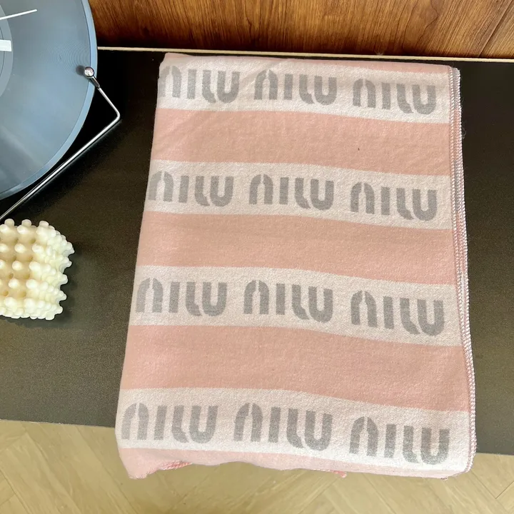 スーパーコピー ミュウミュウ マフラー