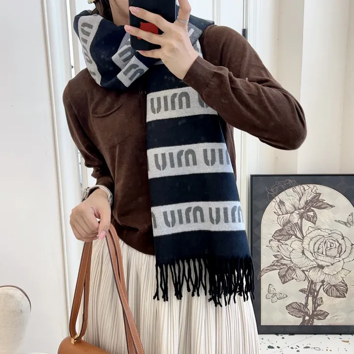 スーパーコピー ミュウミュウ マフラー